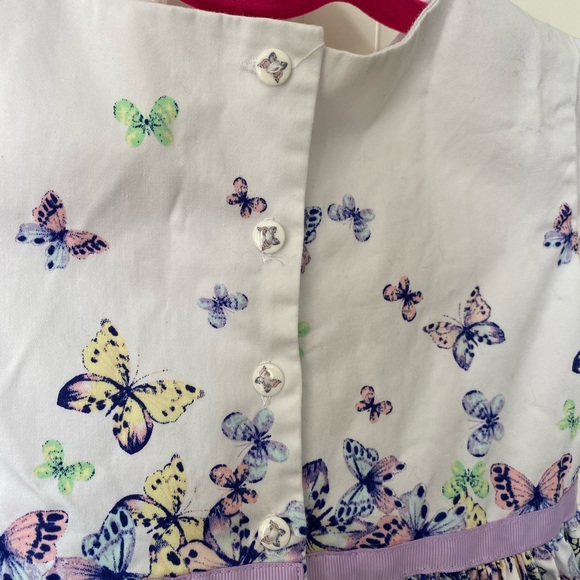 Spring like little girls dress with butterflies. - Picture 3 of 10